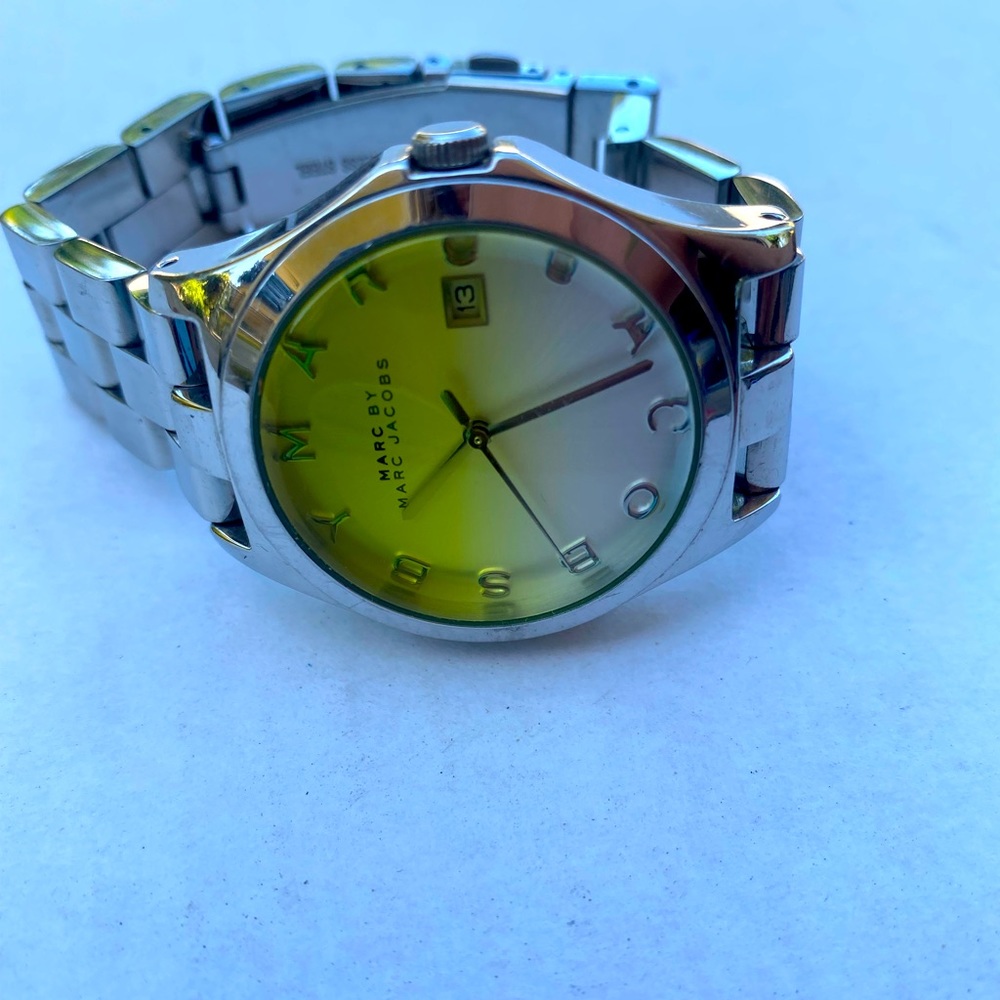 Fun watch just in time for summer - like new ☀️